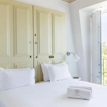 Apartment Plum Guide - Sleepover Club Lisbon